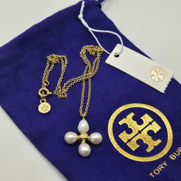 NEW Tory Burch Faux Pearl Gold Clover Pendant Necklace Statement Feminine Gift - Picture 2 of 7